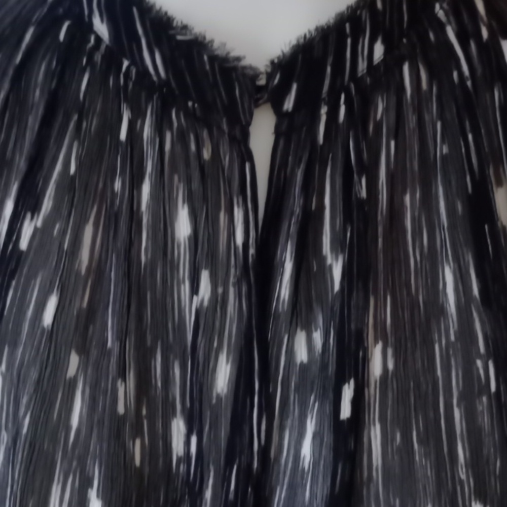 Vince silk black& white abstract print semi sheer blouse size Large - Picture 2 of 10